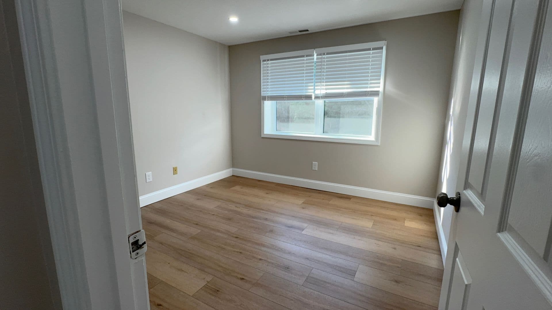 Billerica Apartment: 13-27 Kenmar Drive