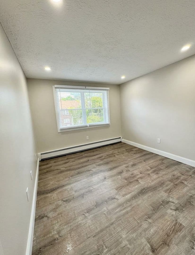 Billerica Apartment: 13-27 Kenmar Drive