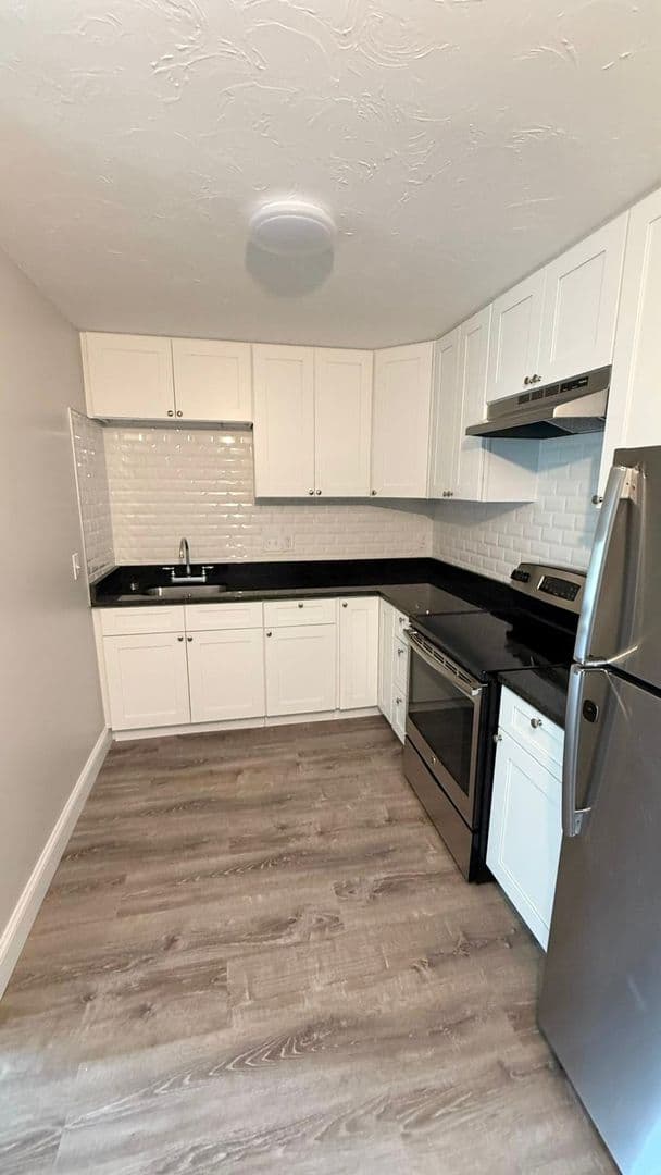 Webster Apartment: 310 Thompson Road