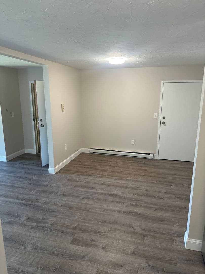 Webster Apartment: 310 Thompson Road