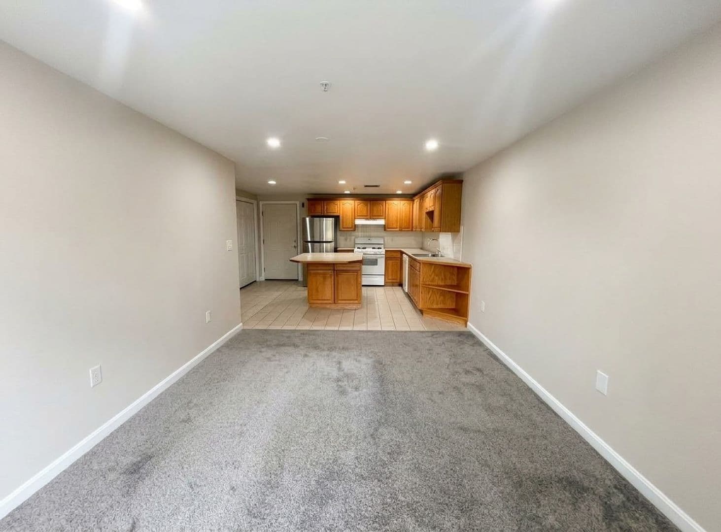 Billerica Apartment: 13-27 Kenmar Drive