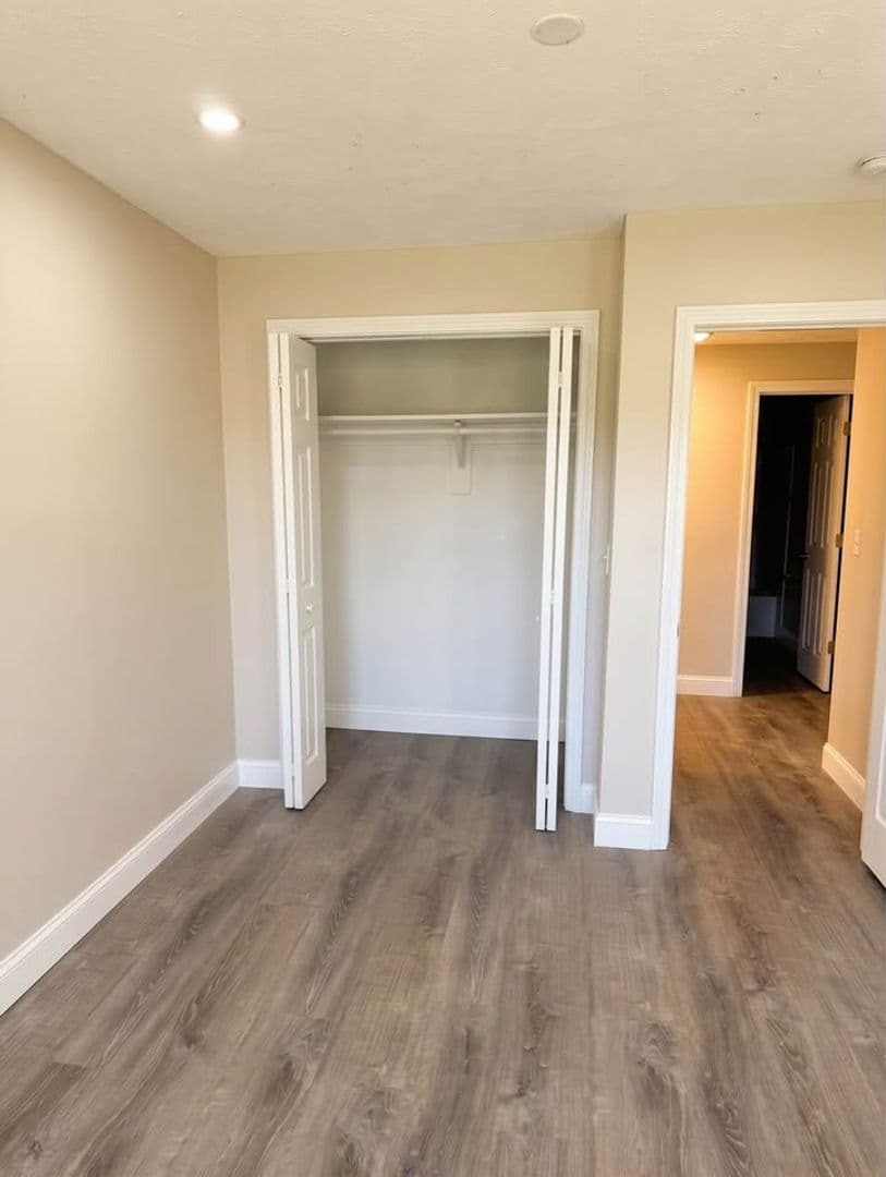 Billerica Apartment: 13-27 Kenmar Drive