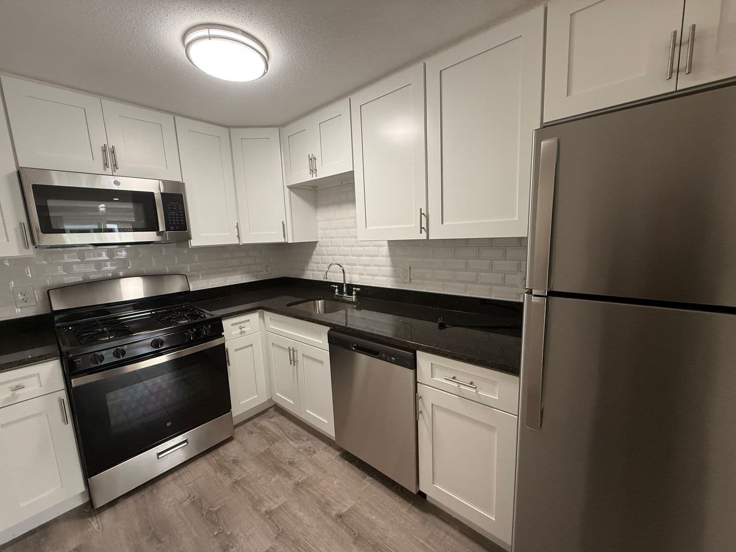 Billerica Apartment: 13-27 Kenmar Drive