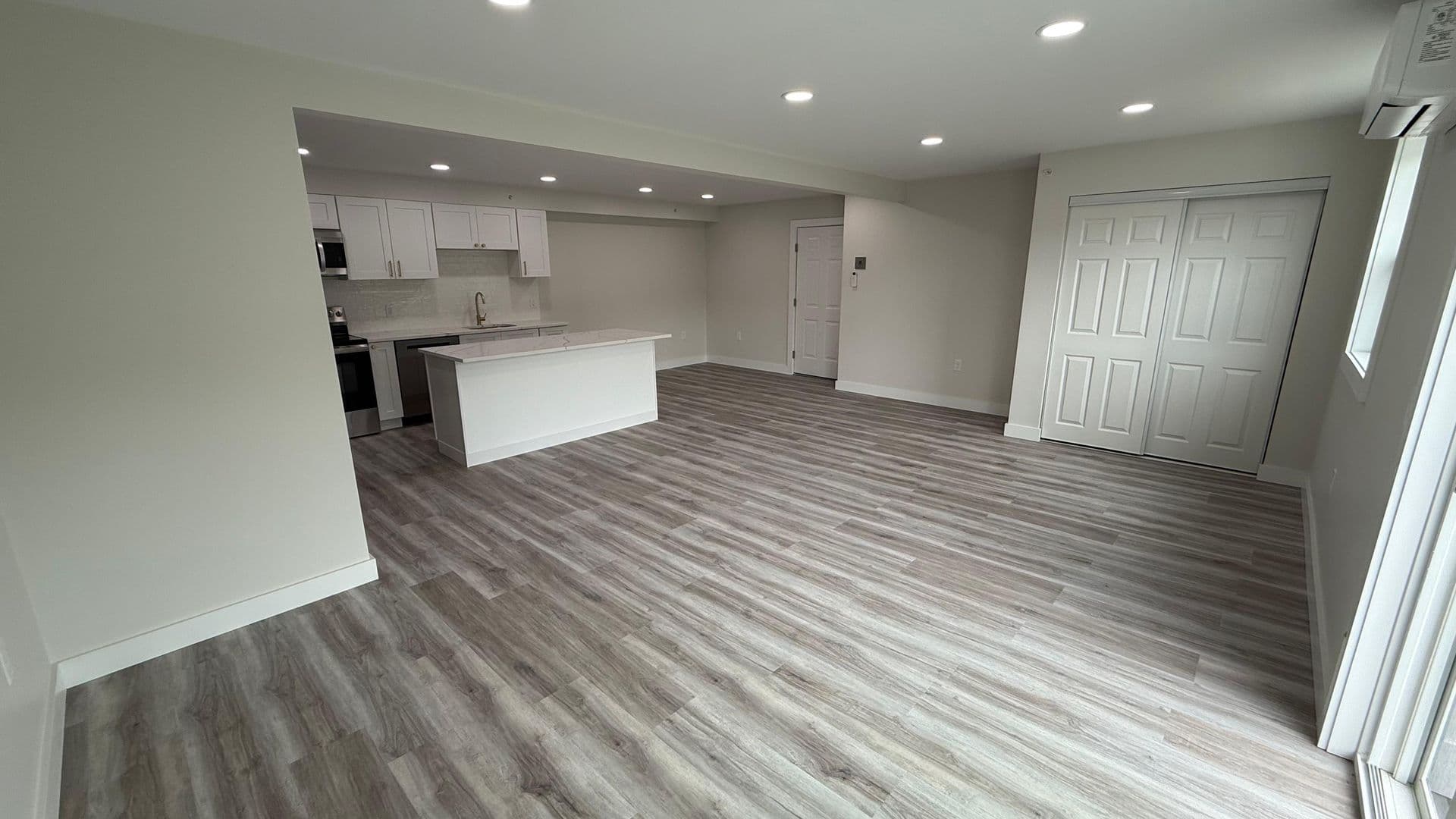 Webster Apartment: 310 Thompson Road