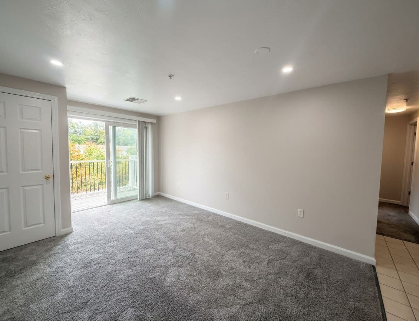 Billerica Apartment: 13-27 Kenmar Drive