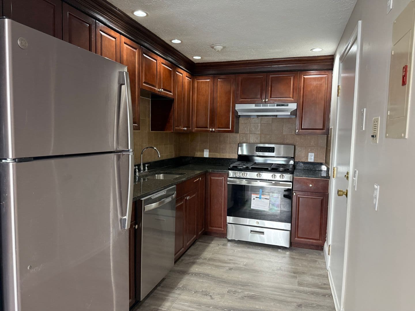 Billerica Apartment: 13-27 Kenmar Drive