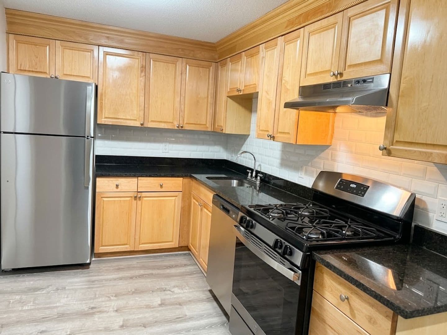 Billerica Apartment: 13-27 Kenmar Drive
