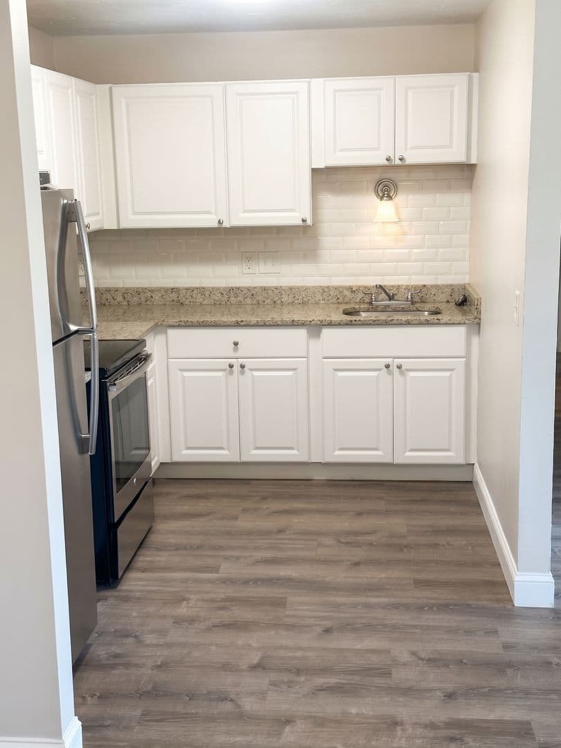 Webster Apartment: 310 Thompson Road