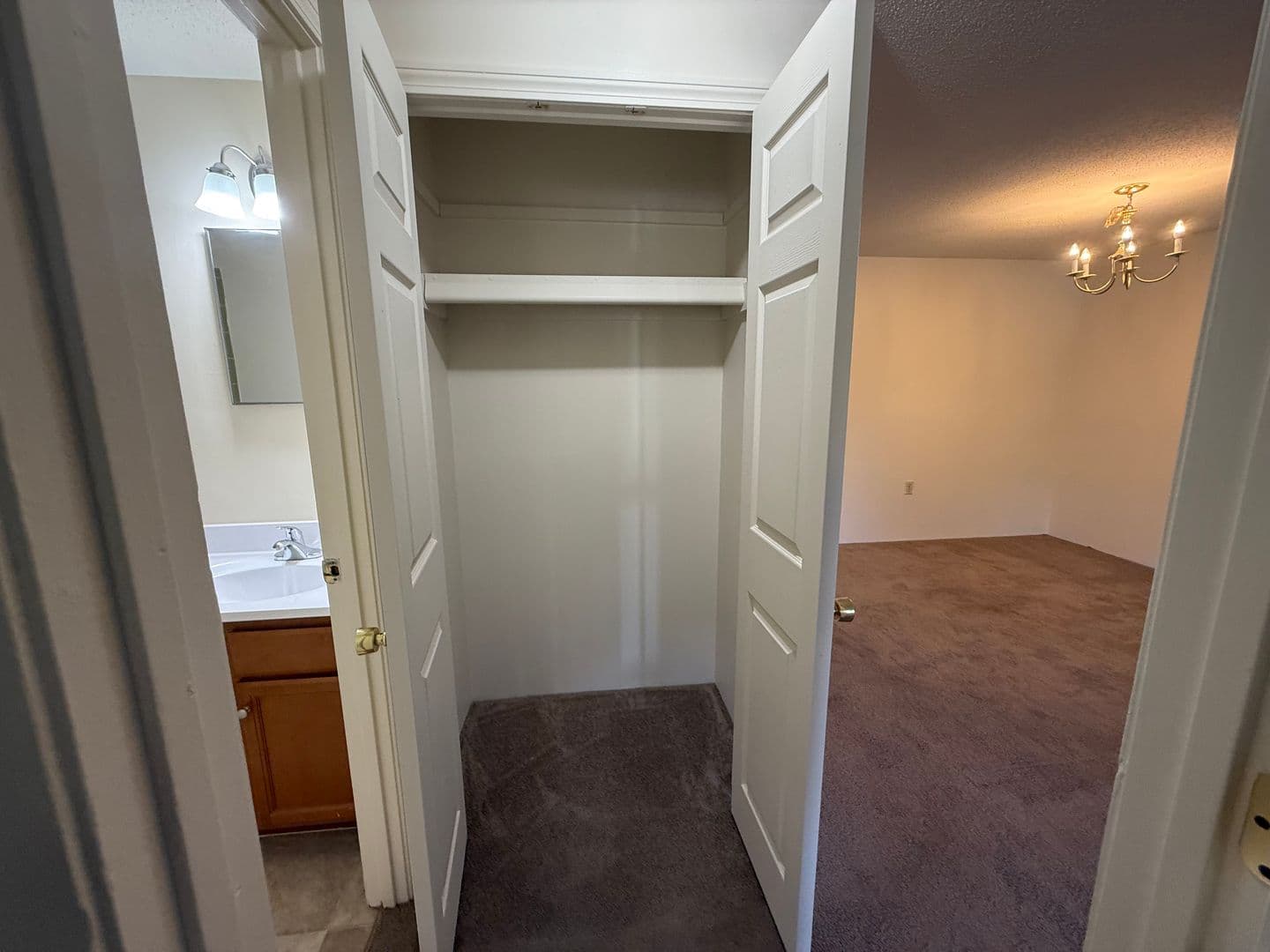 Billerica Apartment: 13-27 Kenmar Drive
