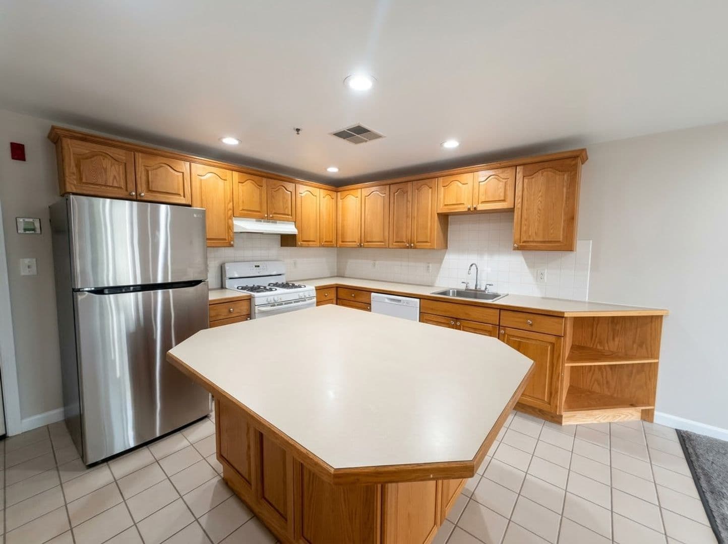 Billerica Apartment: 13-27 Kenmar Drive