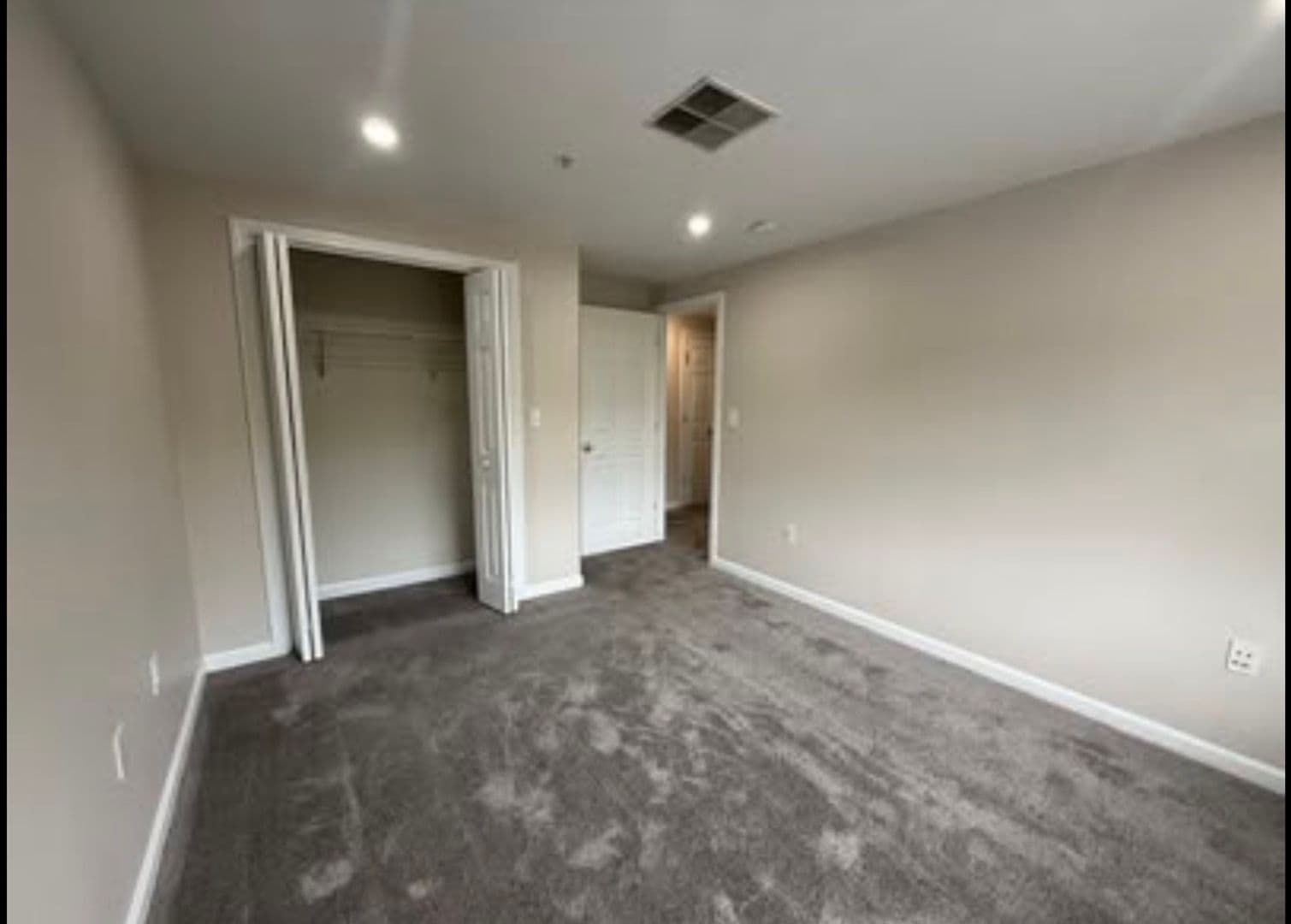 Billerica Apartment: 13-27 Kenmar Drive
