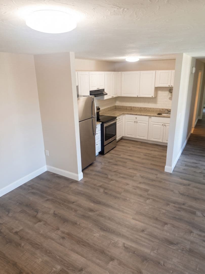 Webster Apartment: 310 Thompson Road