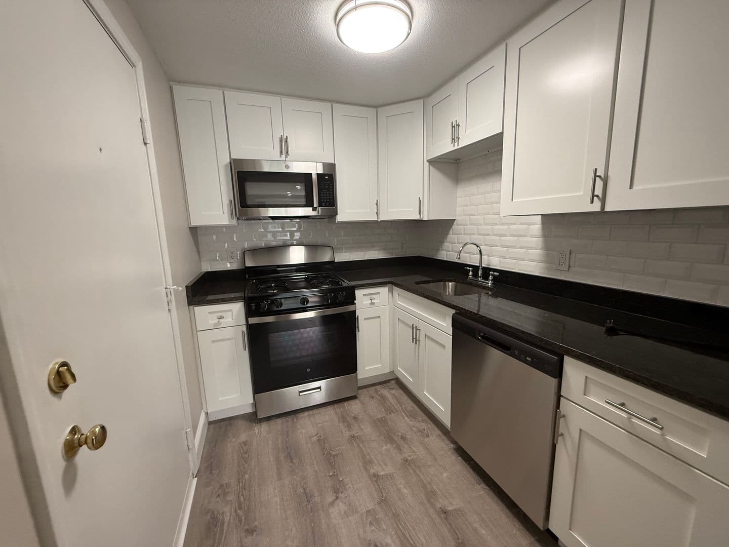 Billerica Apartment: 13-27 Kenmar Drive