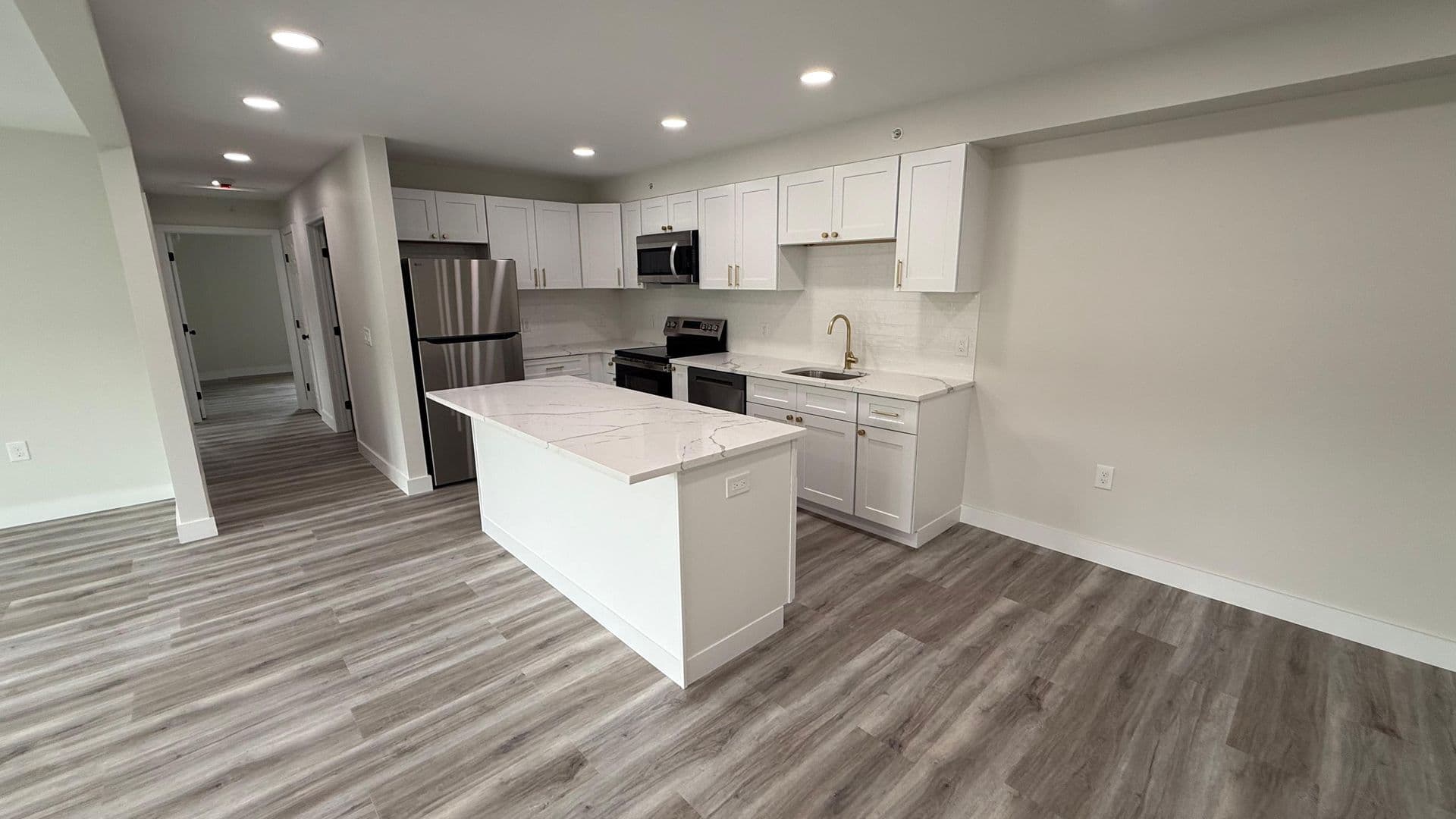 Webster Apartment: 310 Thompson Road