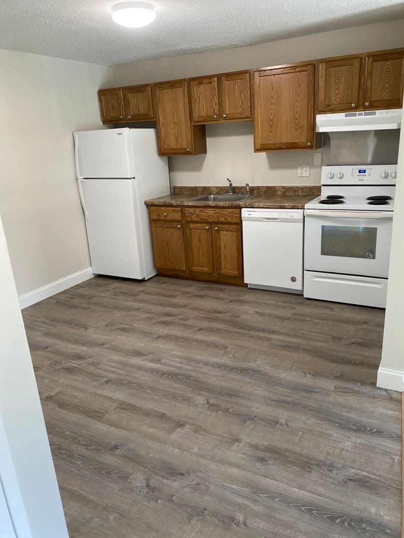 Leominster Apartment: 47 Princeton Street