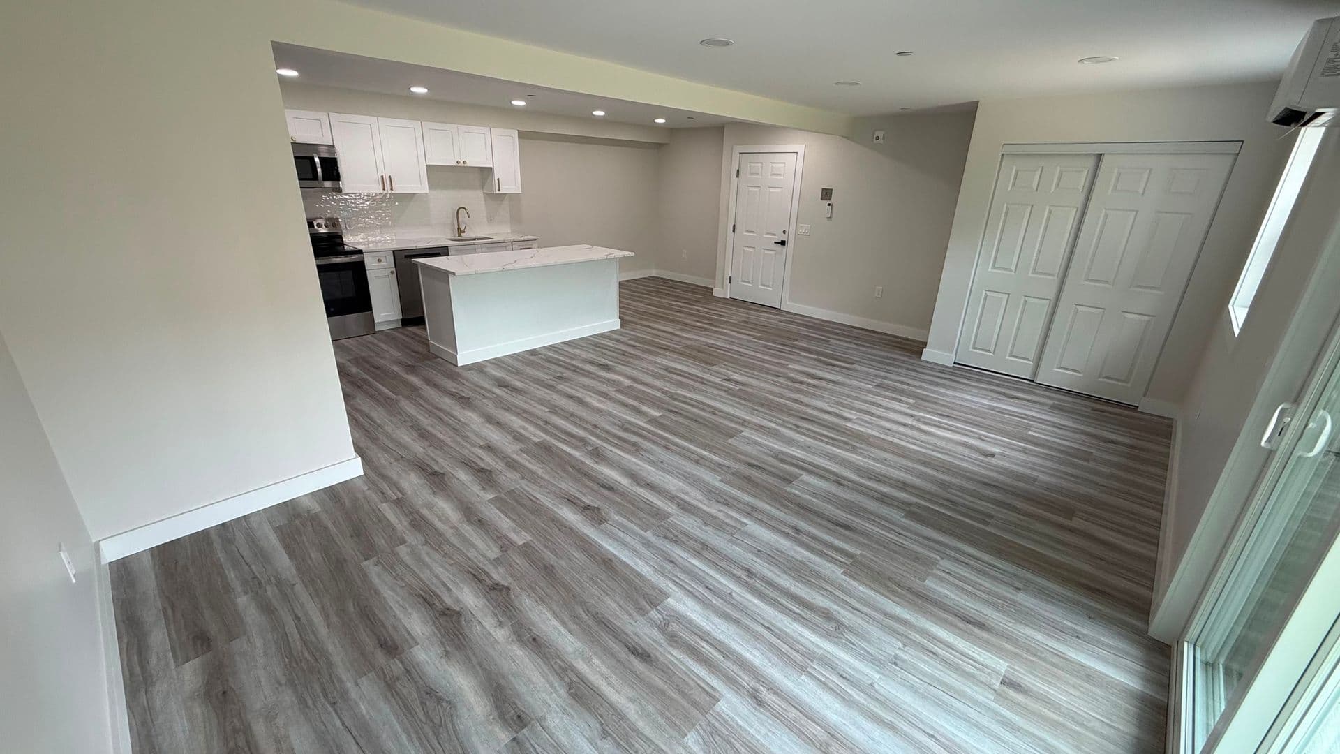 Webster Apartment: 310 Thompson Road