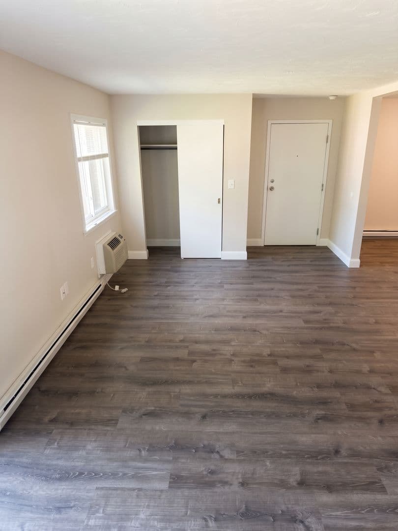 Webster Apartment: 310 Thompson Road