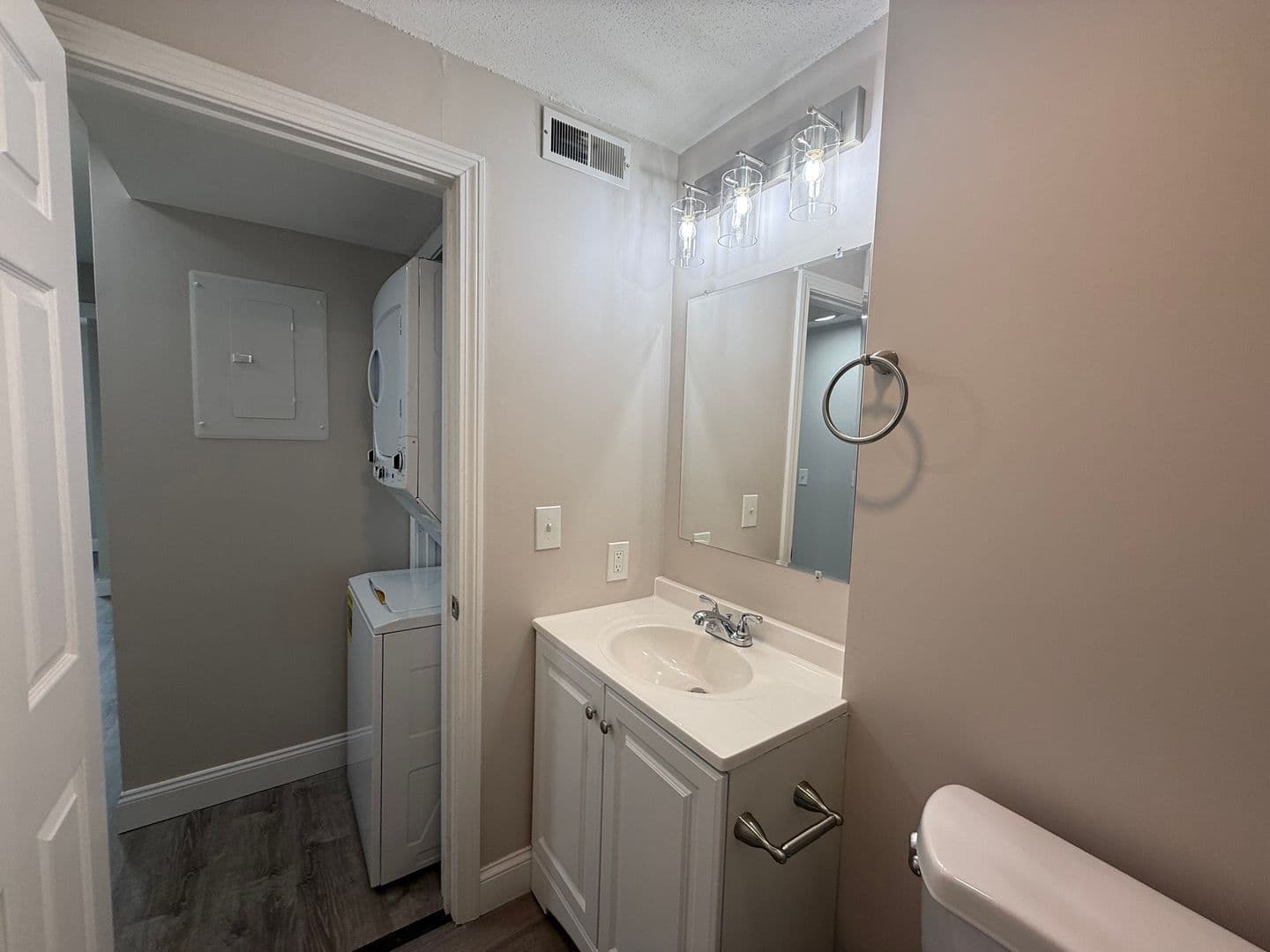 Billerica Apartment: 13-27 Kenmar Drive