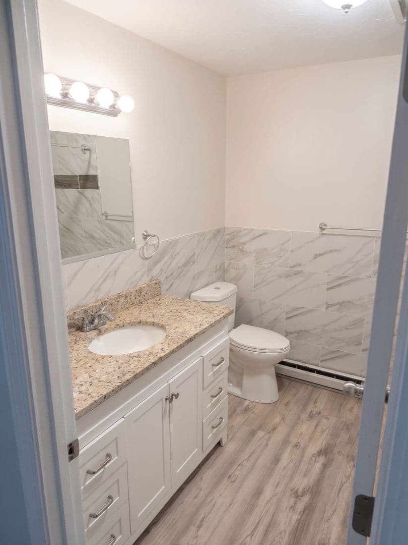 Webster Apartment: 310 Thompson Road
