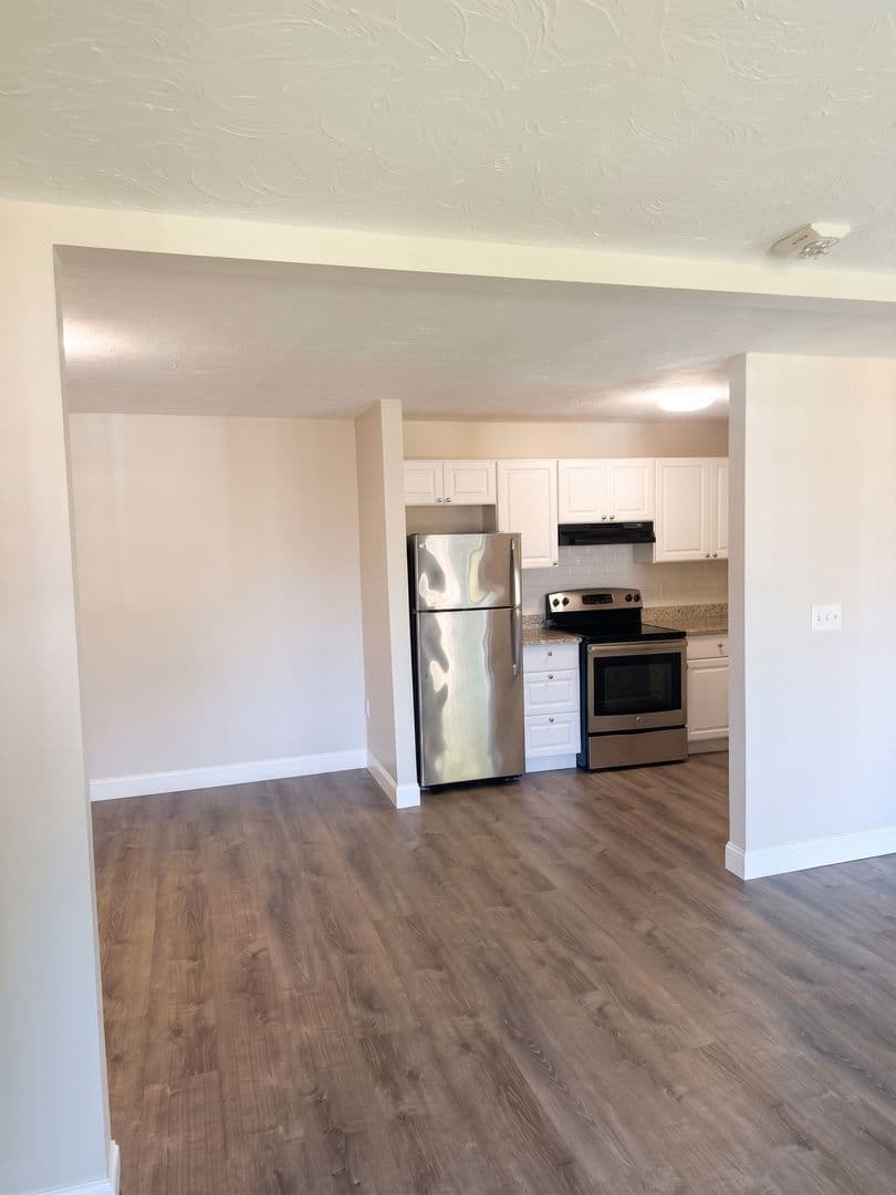 Webster Apartment: 310 Thompson Road