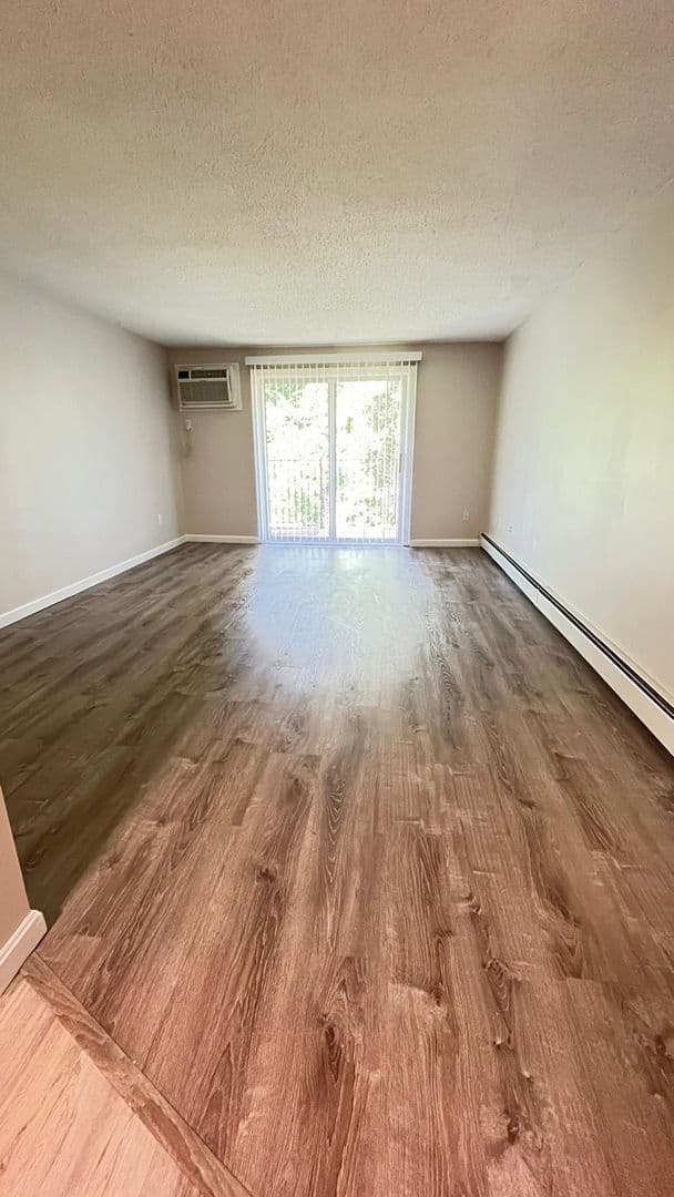 Leominster Apartment: 47 Princeton Street