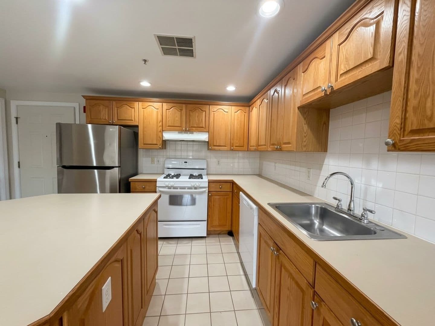 Billerica Apartment: 13-27 Kenmar Drive