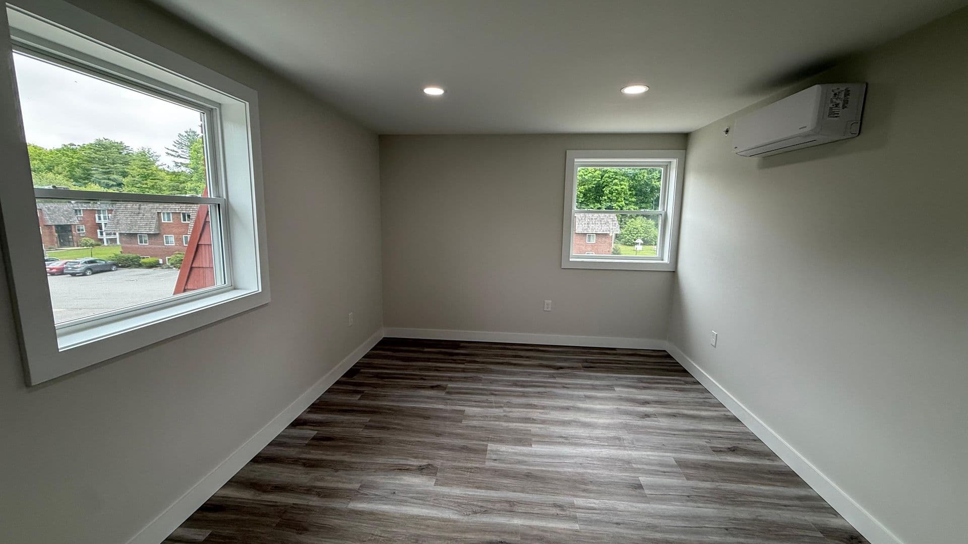 Webster Apartment: 310 Thompson Road