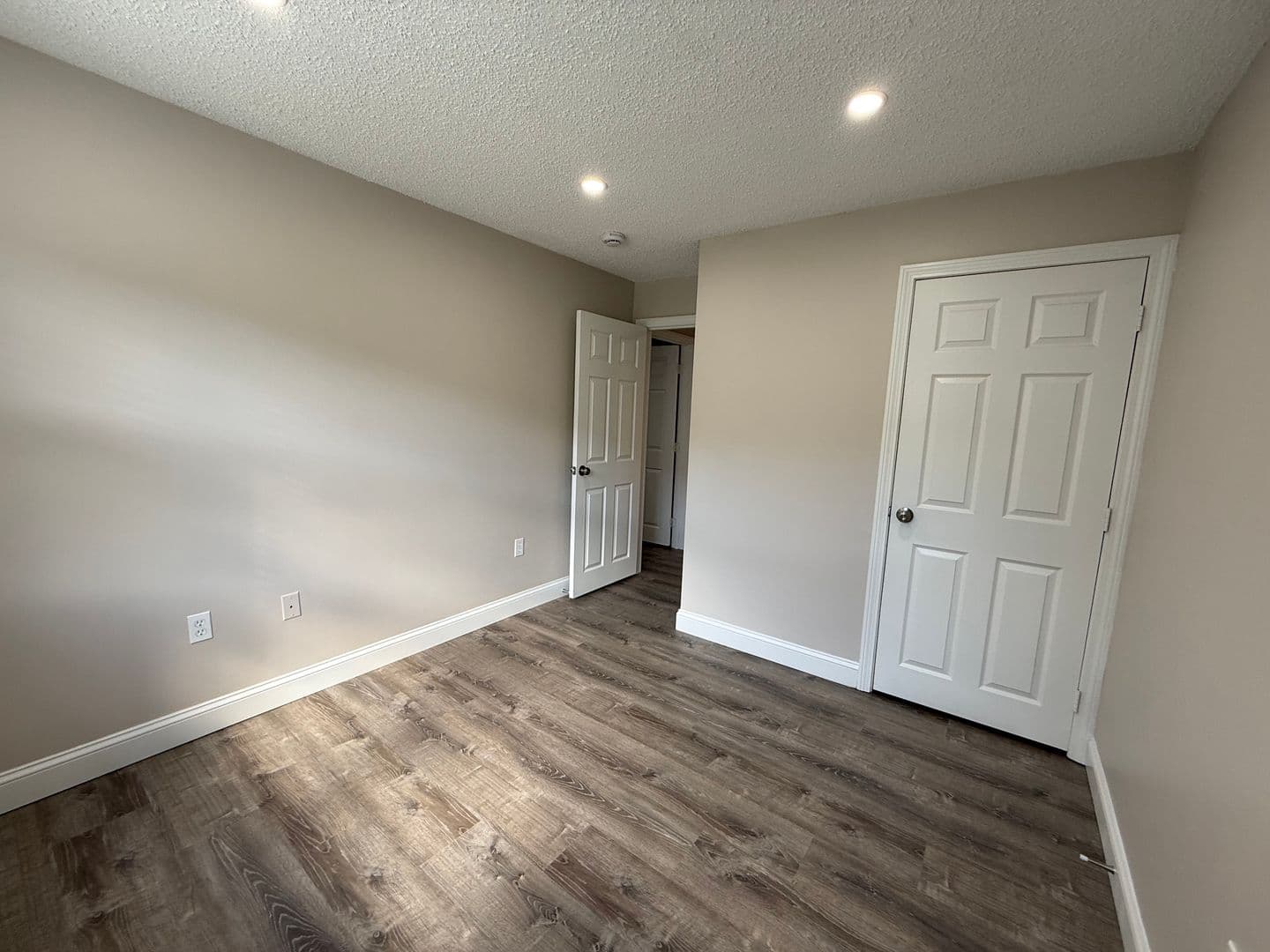 Billerica Apartment: 13-27 Kenmar Drive