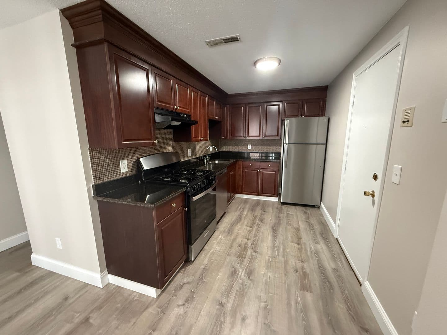 Billerica Apartment: 13-27 Kenmar Drive