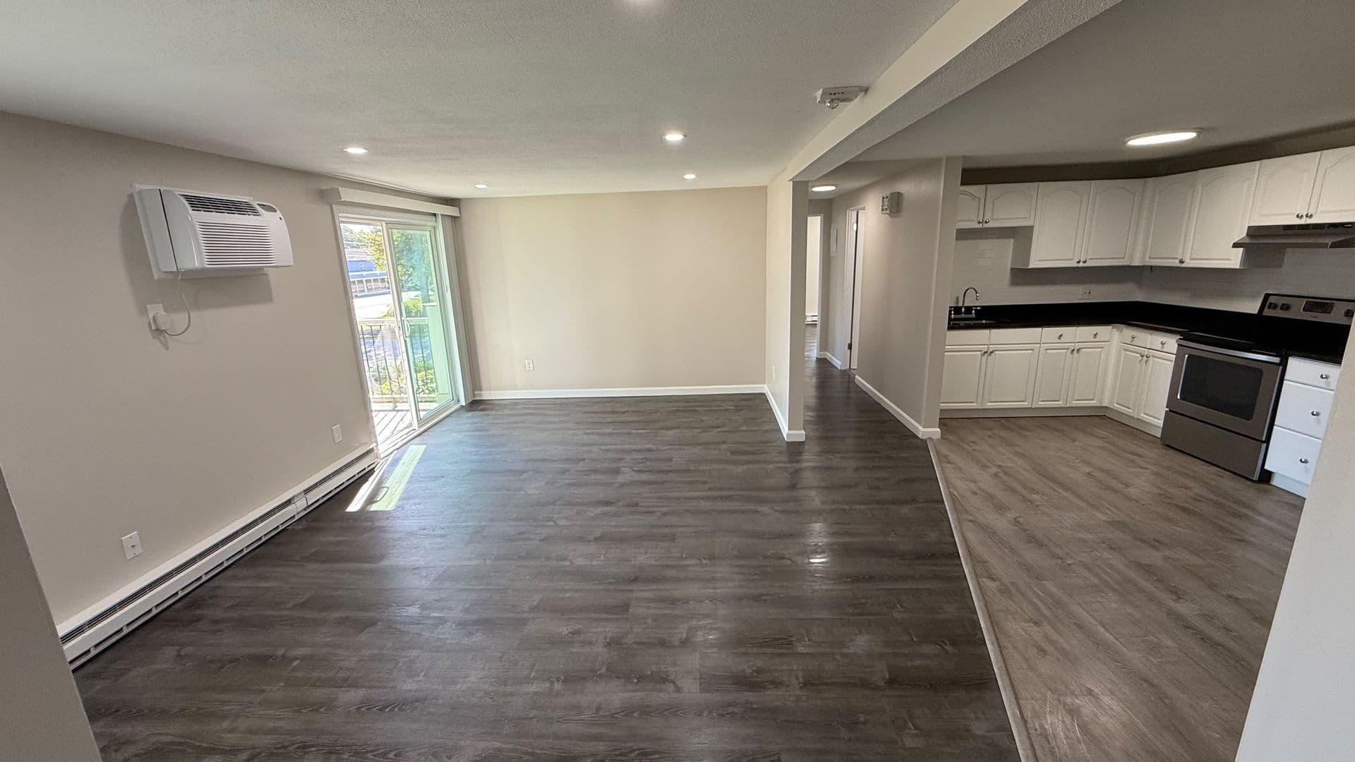 Webster Apartment: 310 Thompson Road