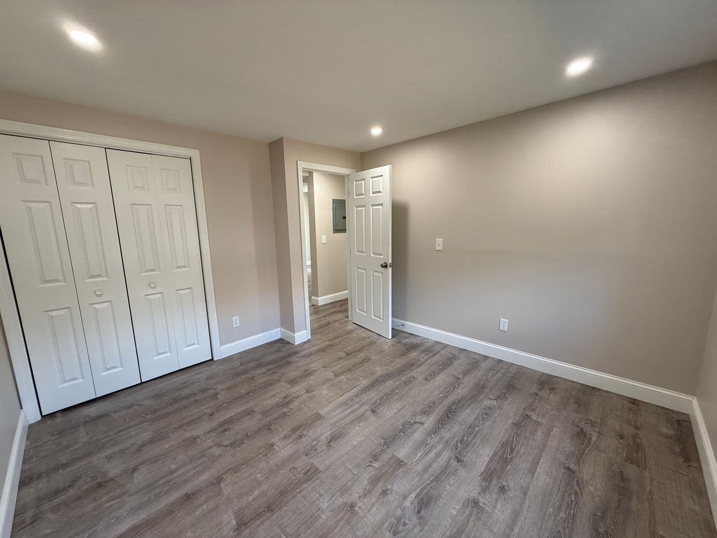 Billerica Apartment: 13-27 Kenmar Drive