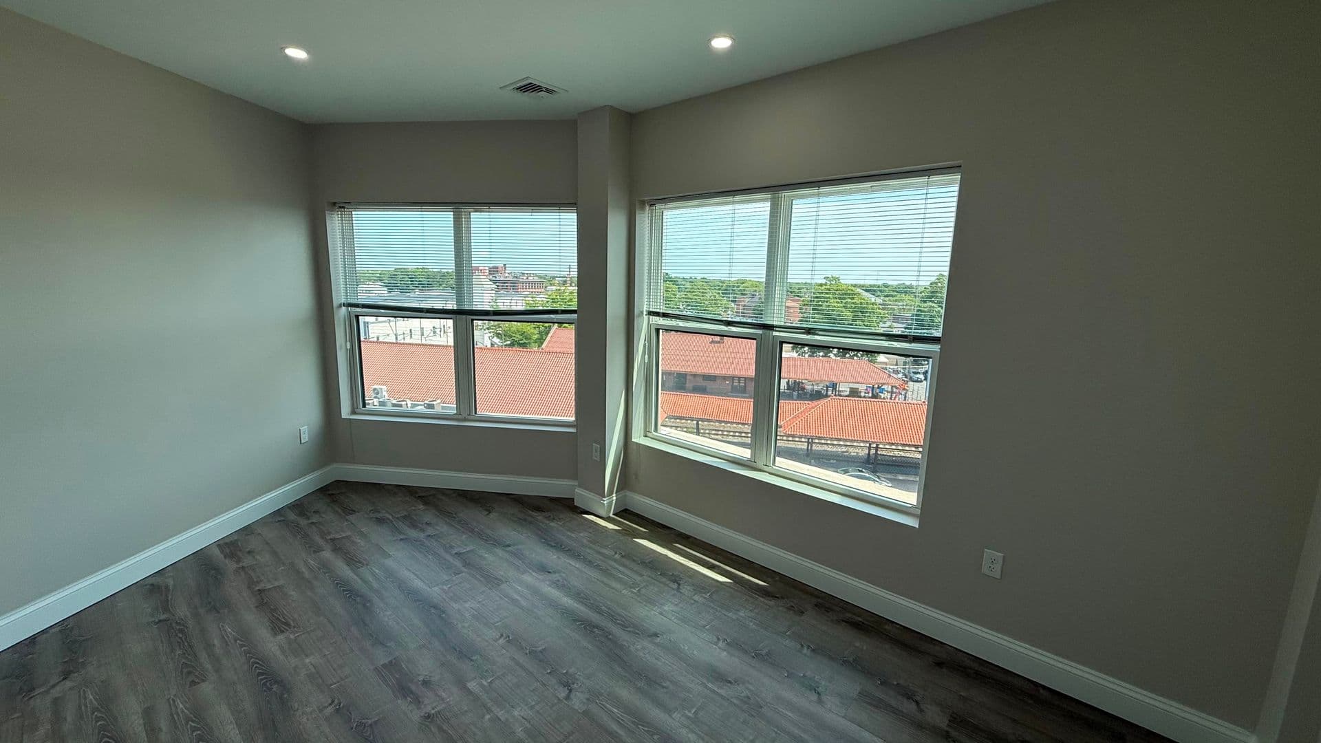 Attleboro Apartment: 75 South Main St