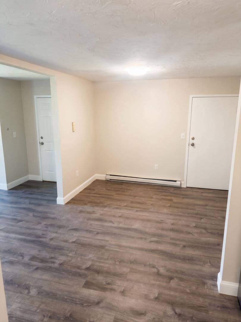Webster Apartment: 310 Thompson Road