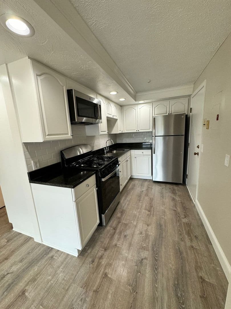Billerica Apartment: 13-27 Kenmar Drive