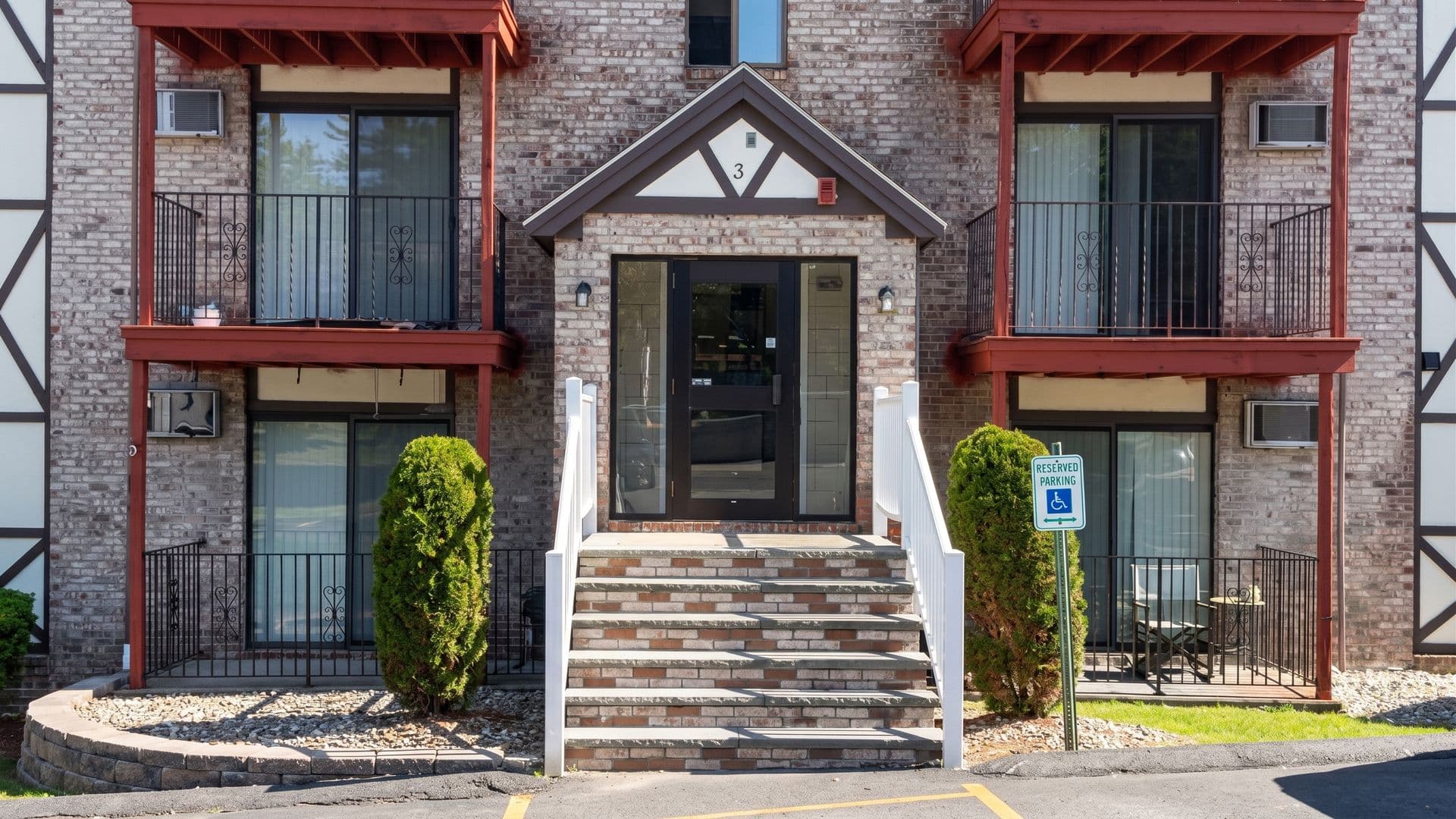 Leominster Apartment: 47 Princeton Street