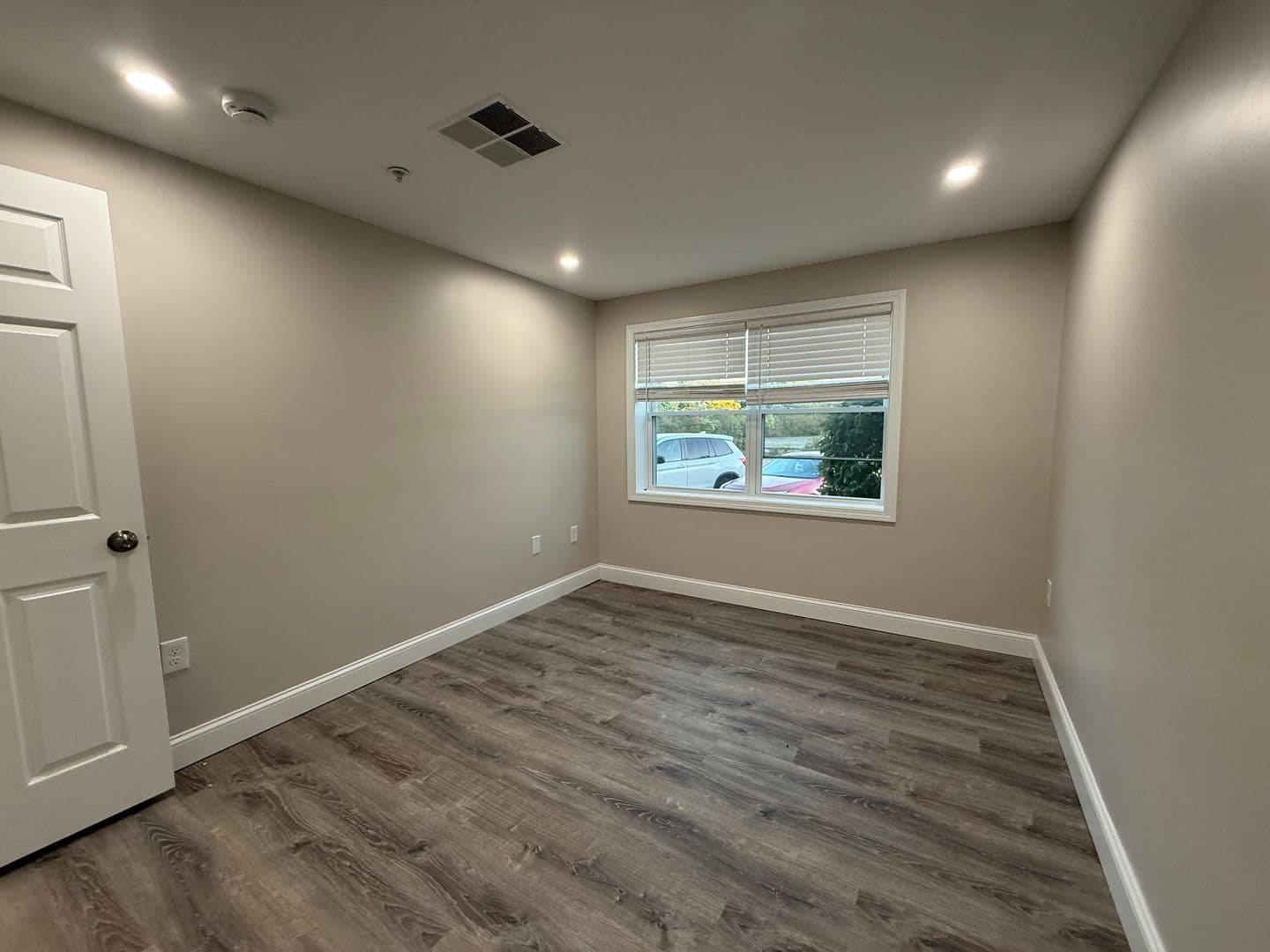 Billerica Apartment: 13-27 Kenmar Drive