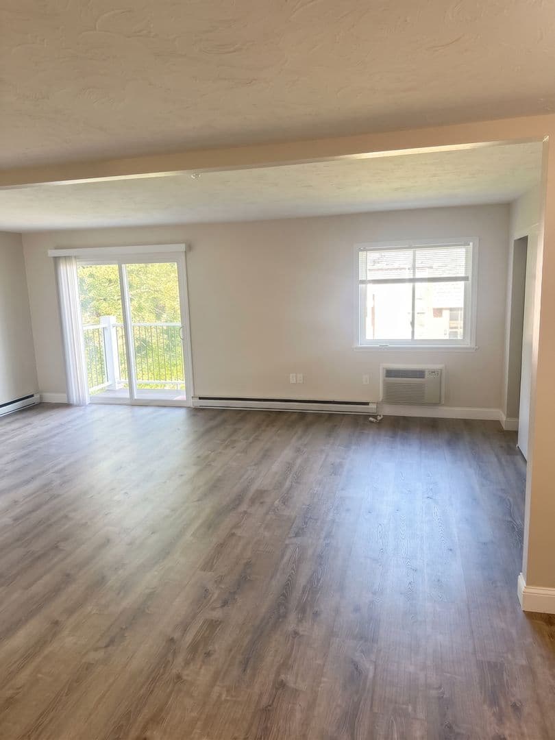 Webster Apartment: 310 Thompson Road