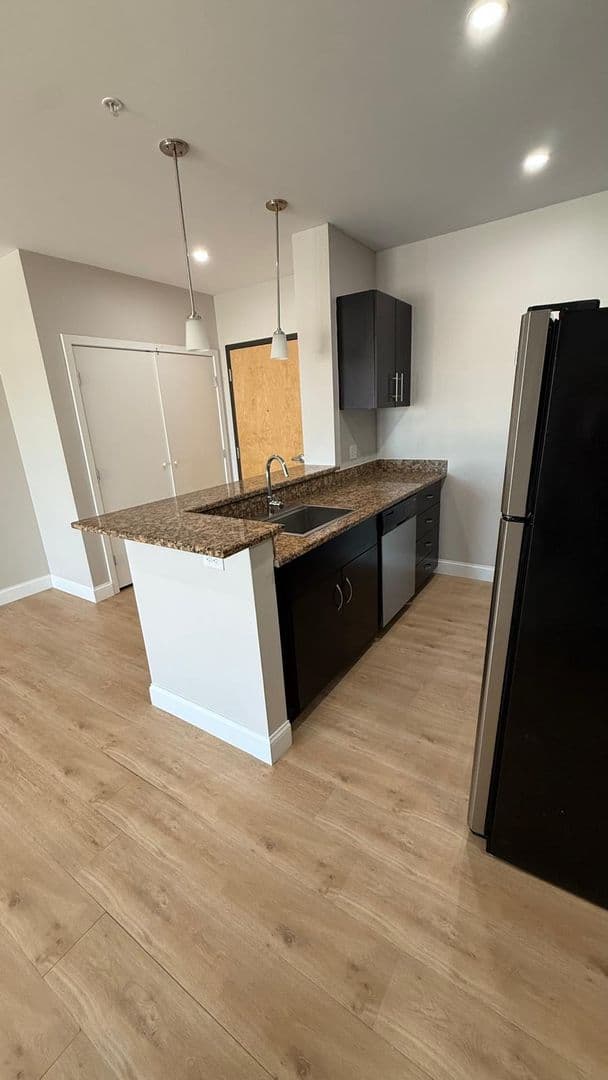 Attleboro Apartment: 75 South Main St