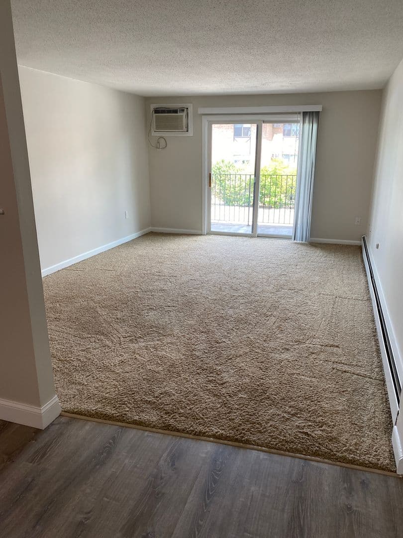 Leominster Apartment: 47 Princeton Street