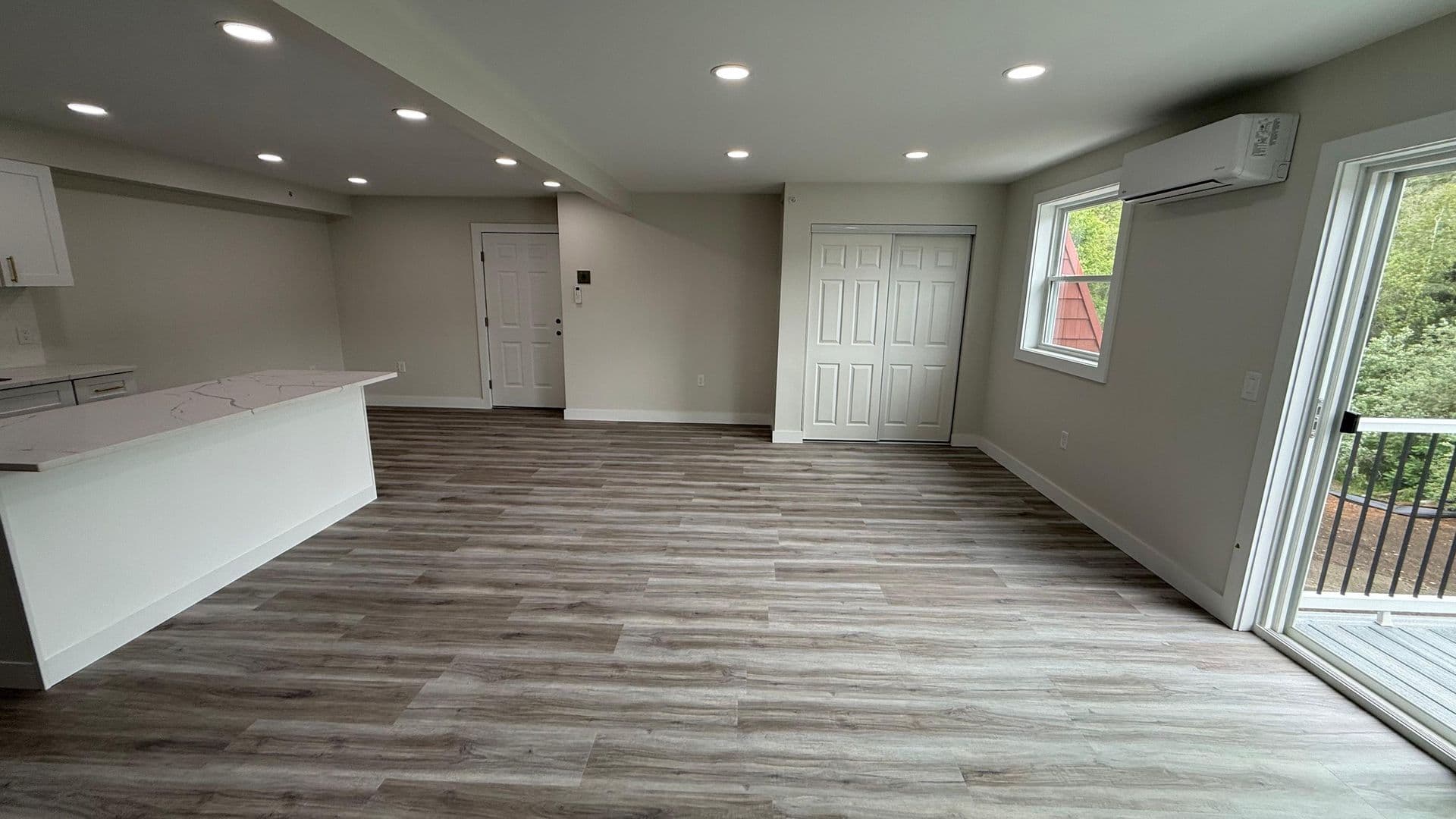 Webster Apartment: 310 Thompson Road