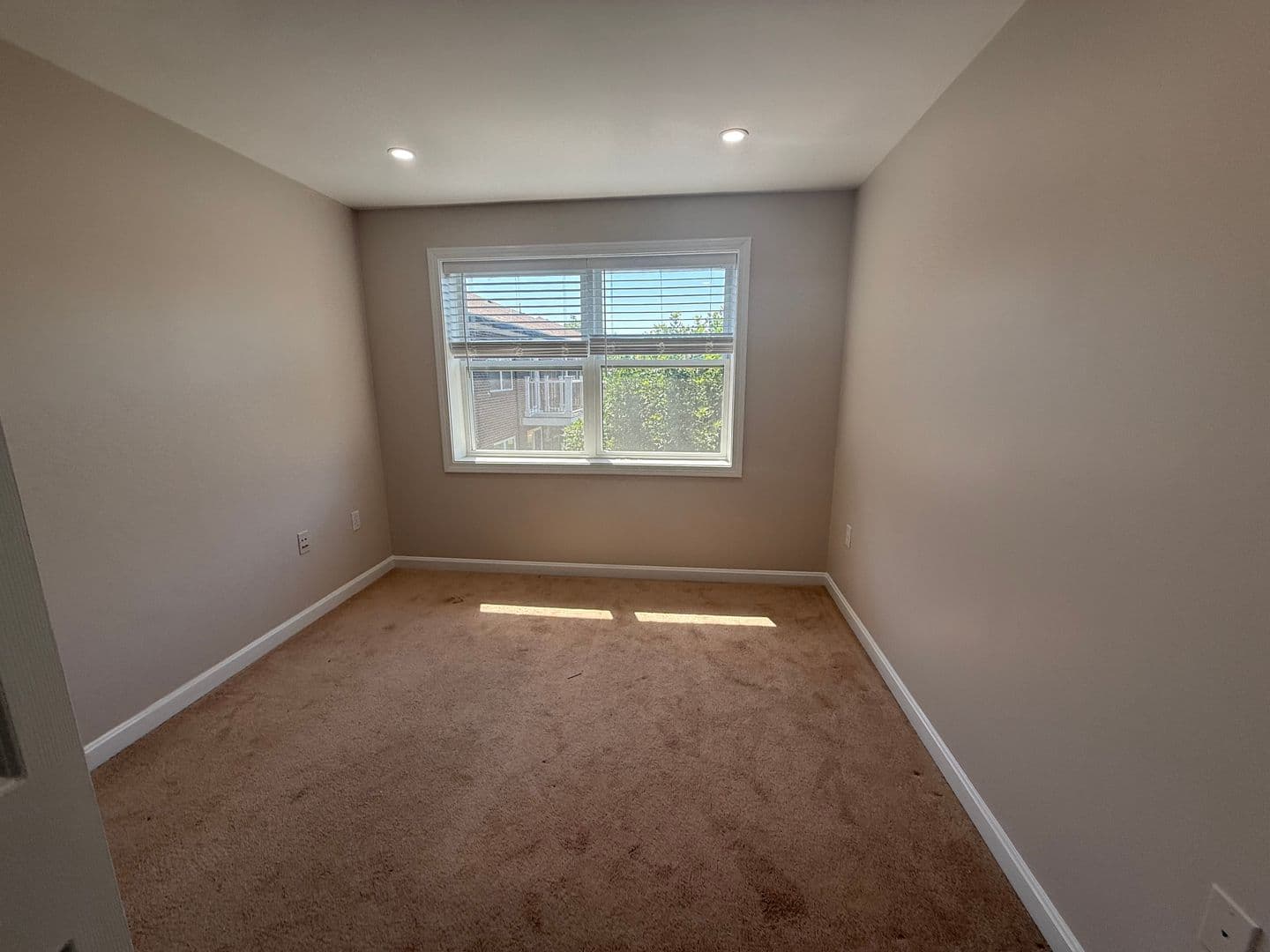 Billerica Apartment: 13-27 Kenmar Drive