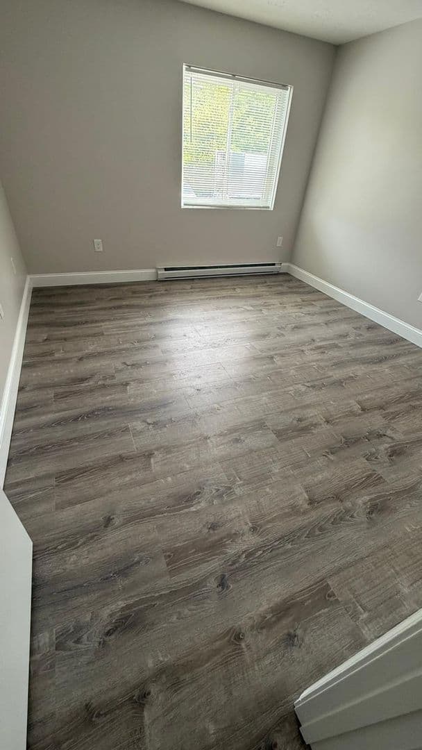 Webster Apartment: 310 Thompson Road