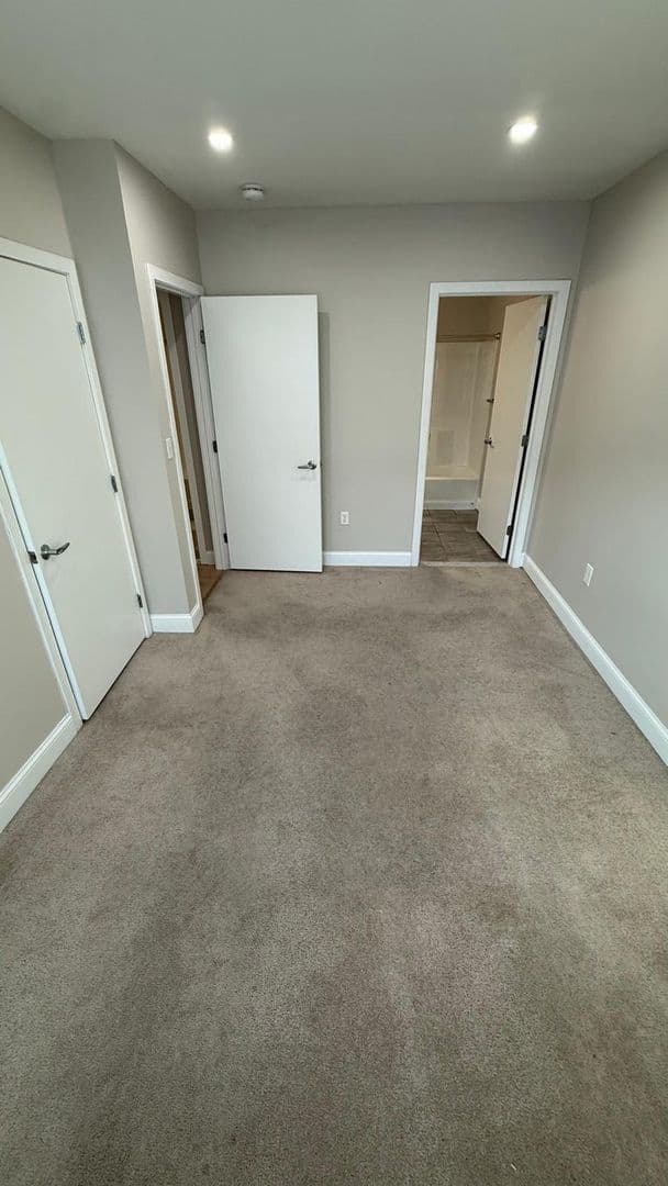 Attleboro Apartment: 75 South Main St