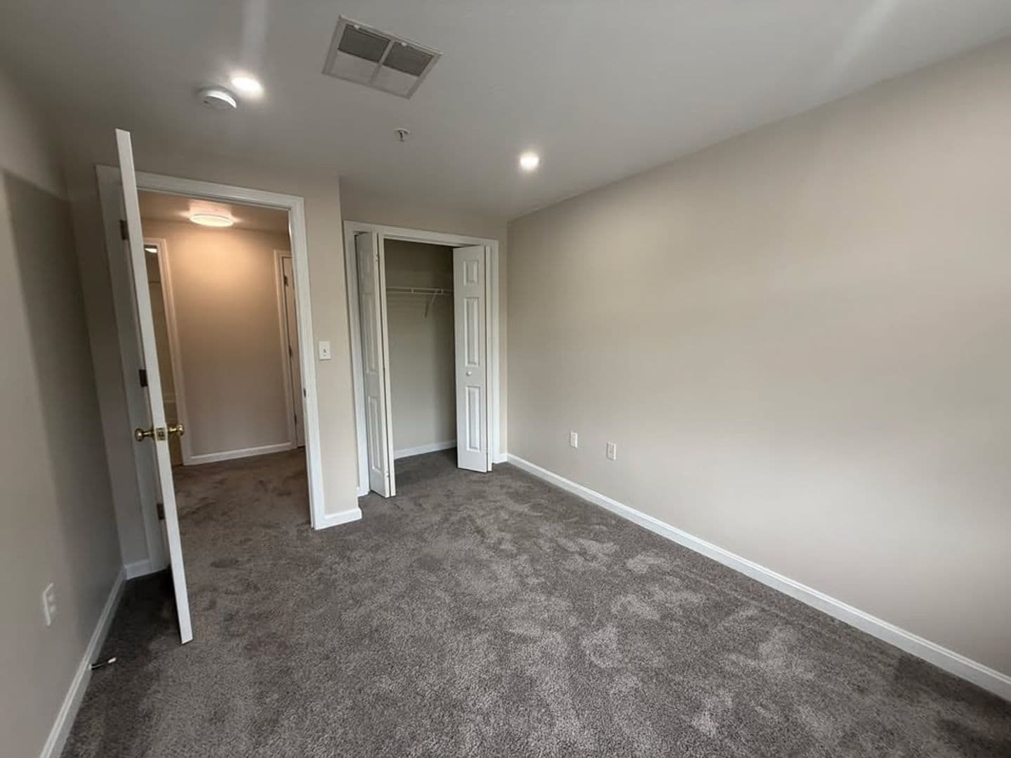 Billerica Apartment: 13-27 Kenmar Drive