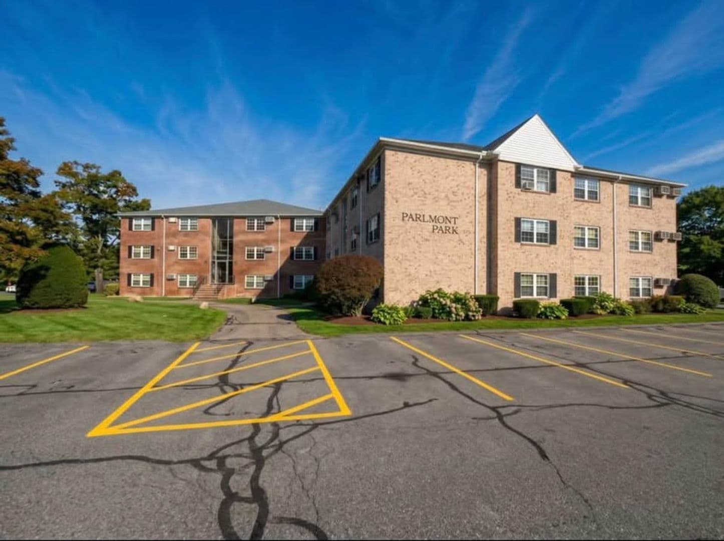 Billerica Apartment: 13-27 Kenmar Drive