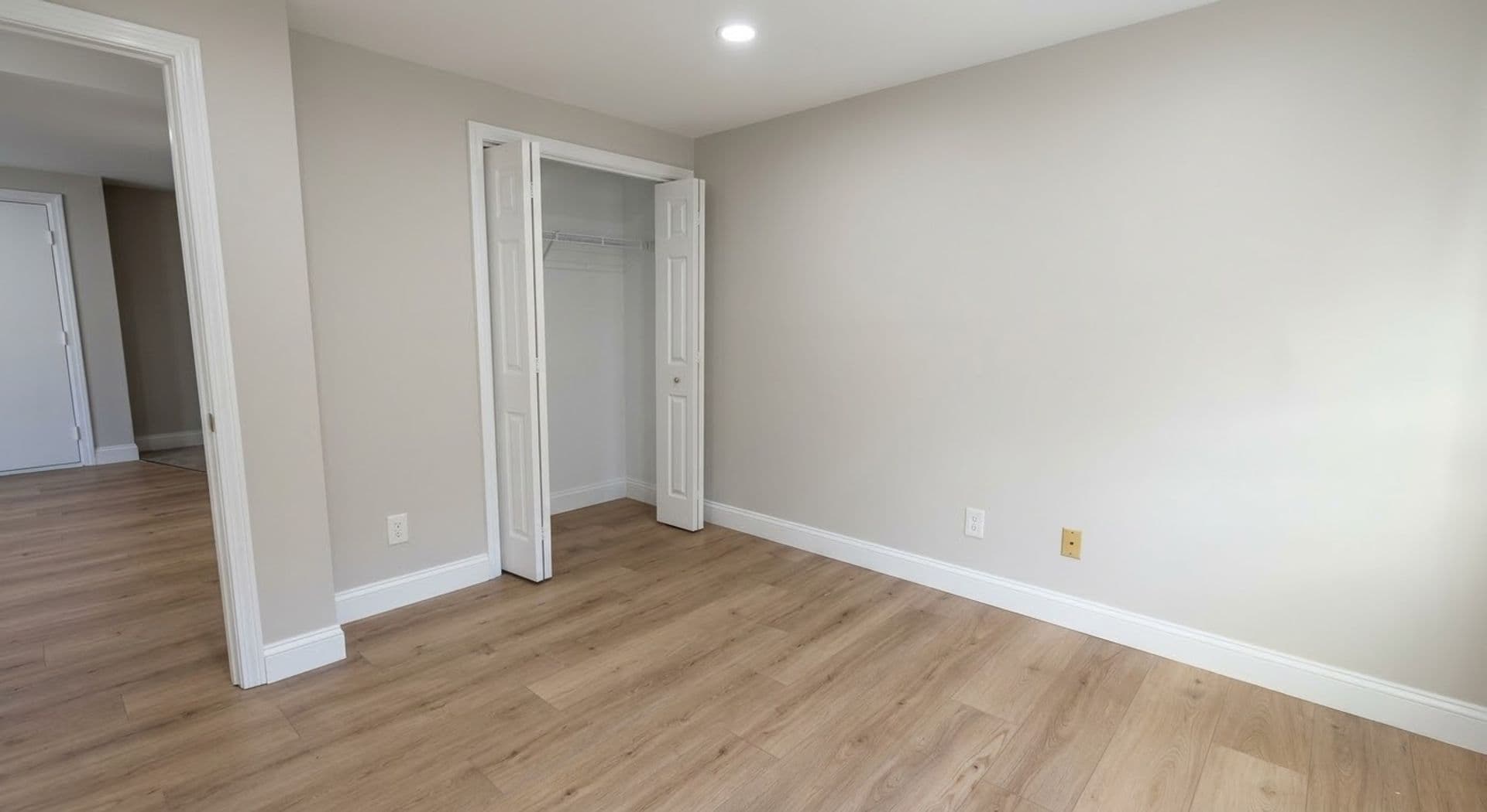Billerica Apartment: 13-27 Kenmar Drive