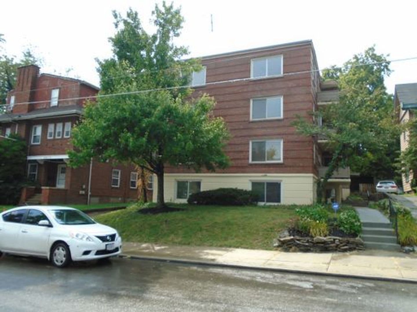 Cincinnati Apartment: 2521 Hackberry Street