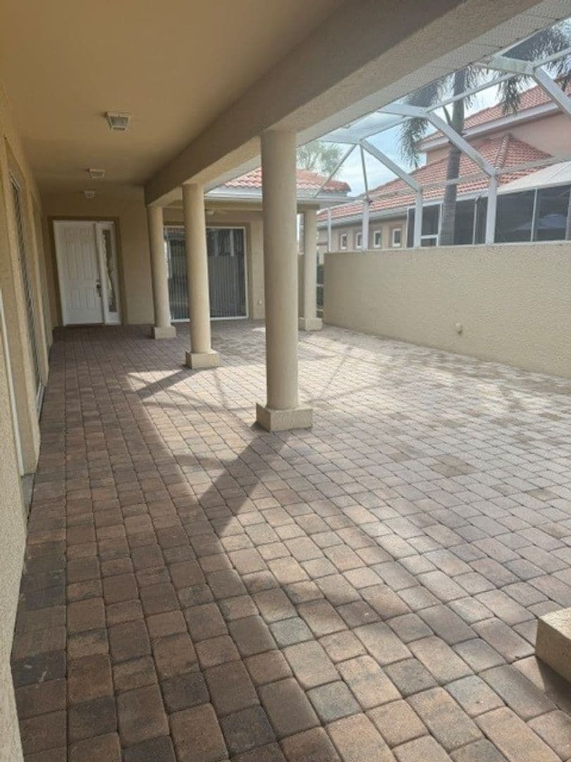 Fort Myers House: 13942 Bently Circle