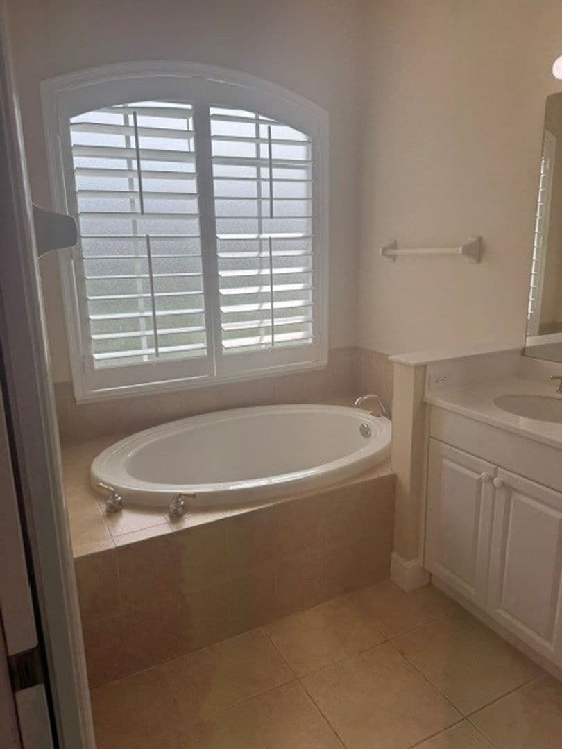 Fort Myers House: 13942 Bently Circle
