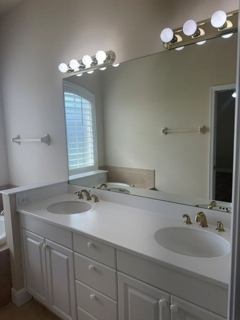 Fort Myers House: 13942 Bently Circle